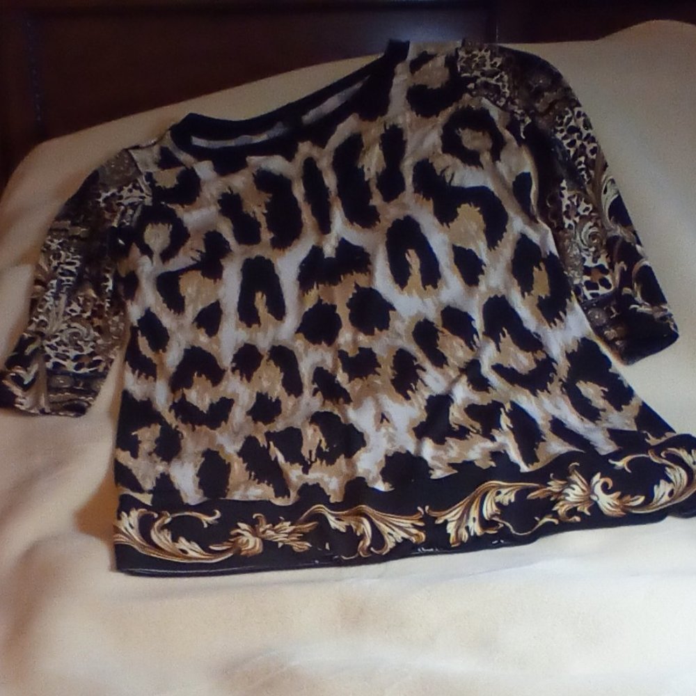 Eva Varro XL (but runs small) tunic top, 22 inches pit to pit, 24 inches long,